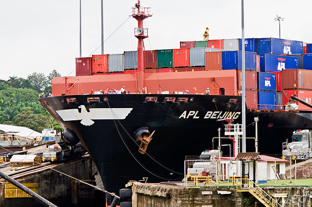 File:Gatun locks showing the 