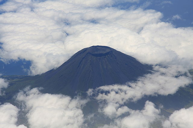 File:2010-08-09 Ponta do Pico 01.jpg
