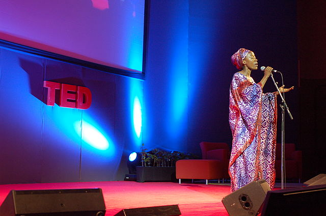File:Rokia Traor&eacute; singing at TED in 2007.jpg