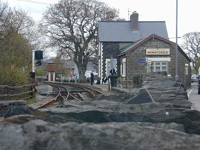 File:Minffordd station.jpg