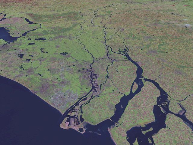 File:Rivieren 4.46933E 51.88083N.jpg