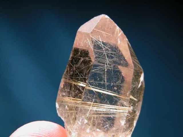 File:Kwarc z rutylem.JPG