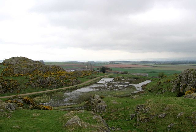 File:Smailholm Tower 22407 to E.jpg