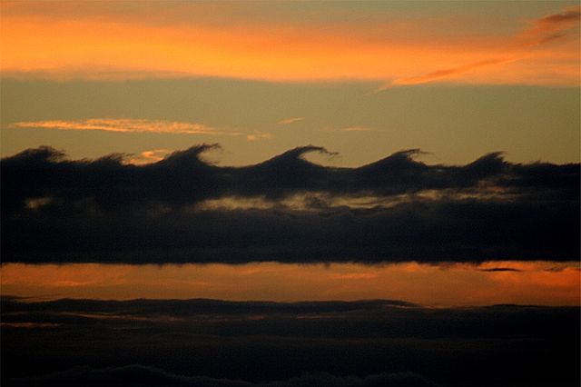 File:Kelvin Helmholz wave clouds.jpg