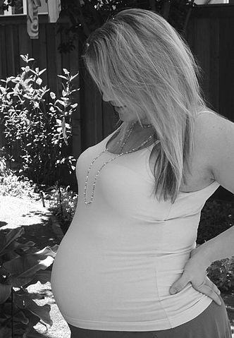File:Expecting mother.jpg