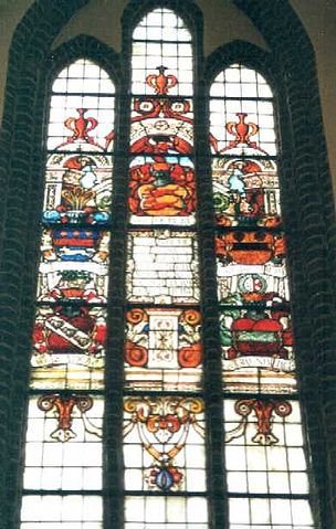 File:Dramburg Kirchenfenster.jpg