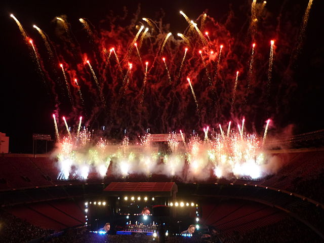File:American Land ESB Fireworks Giants 100309.jpg